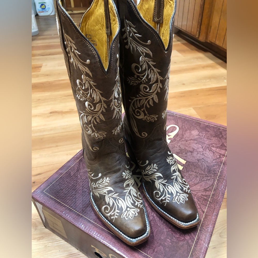 Women's western boots